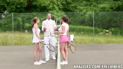 หนัง x ฝรั่งสาวสองคนเล่นเทนนิส แล้วเจอกรรมการ จับเย็ดอย่างเสียวสุดมันส์