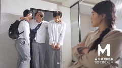 หนังโป๊ หนัง x หนัง av จีนเด็ดๆ นักเรียนโข่งสุดเงี่ยนหื่นเล่นเสียวกับครูสาว